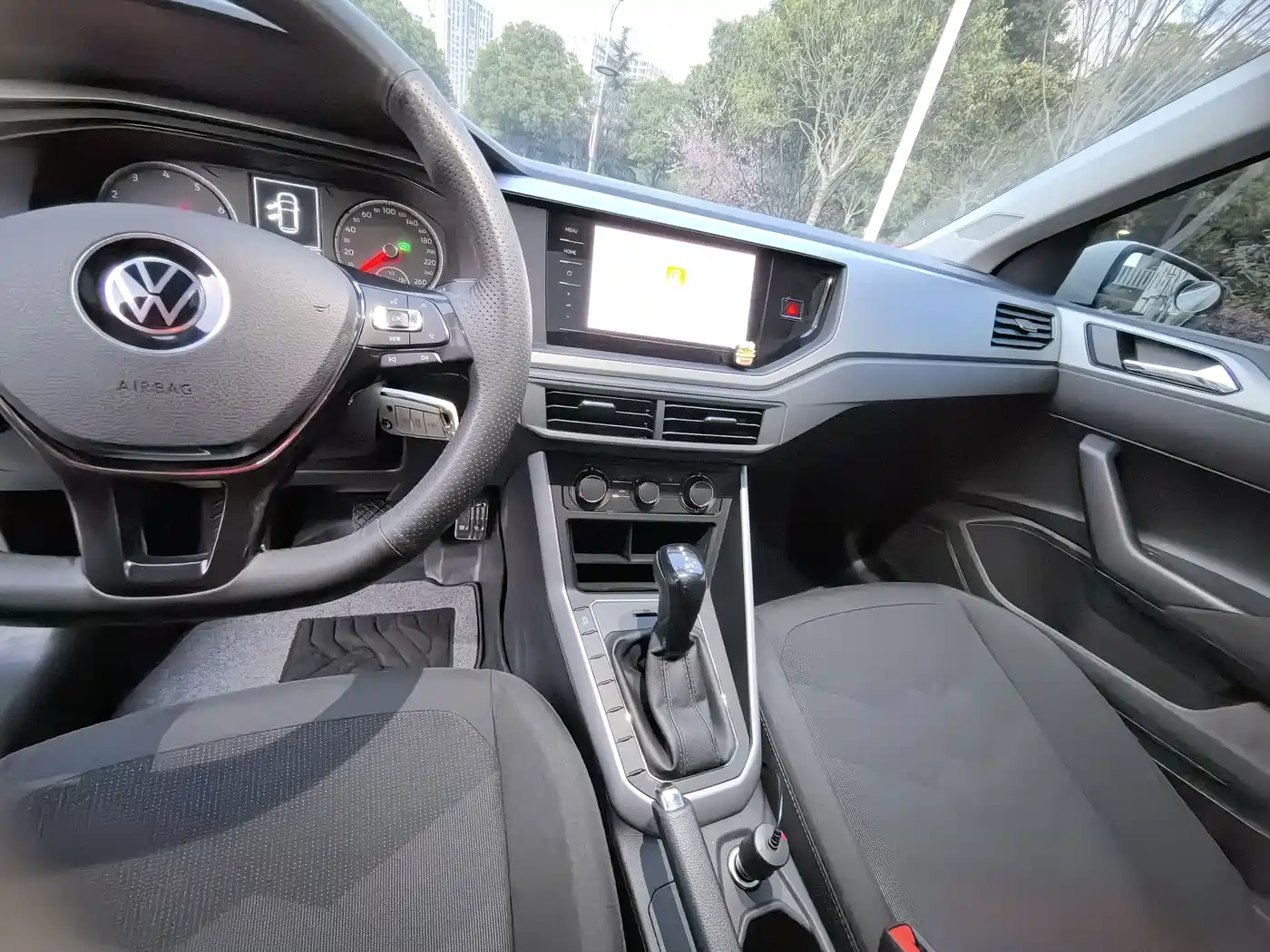 Volkswagen Polo 2021 Plus 1.5L Automatic Panorama Enjoyment Edition фото 14