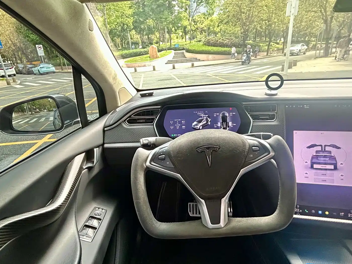 TESLA MODEL X