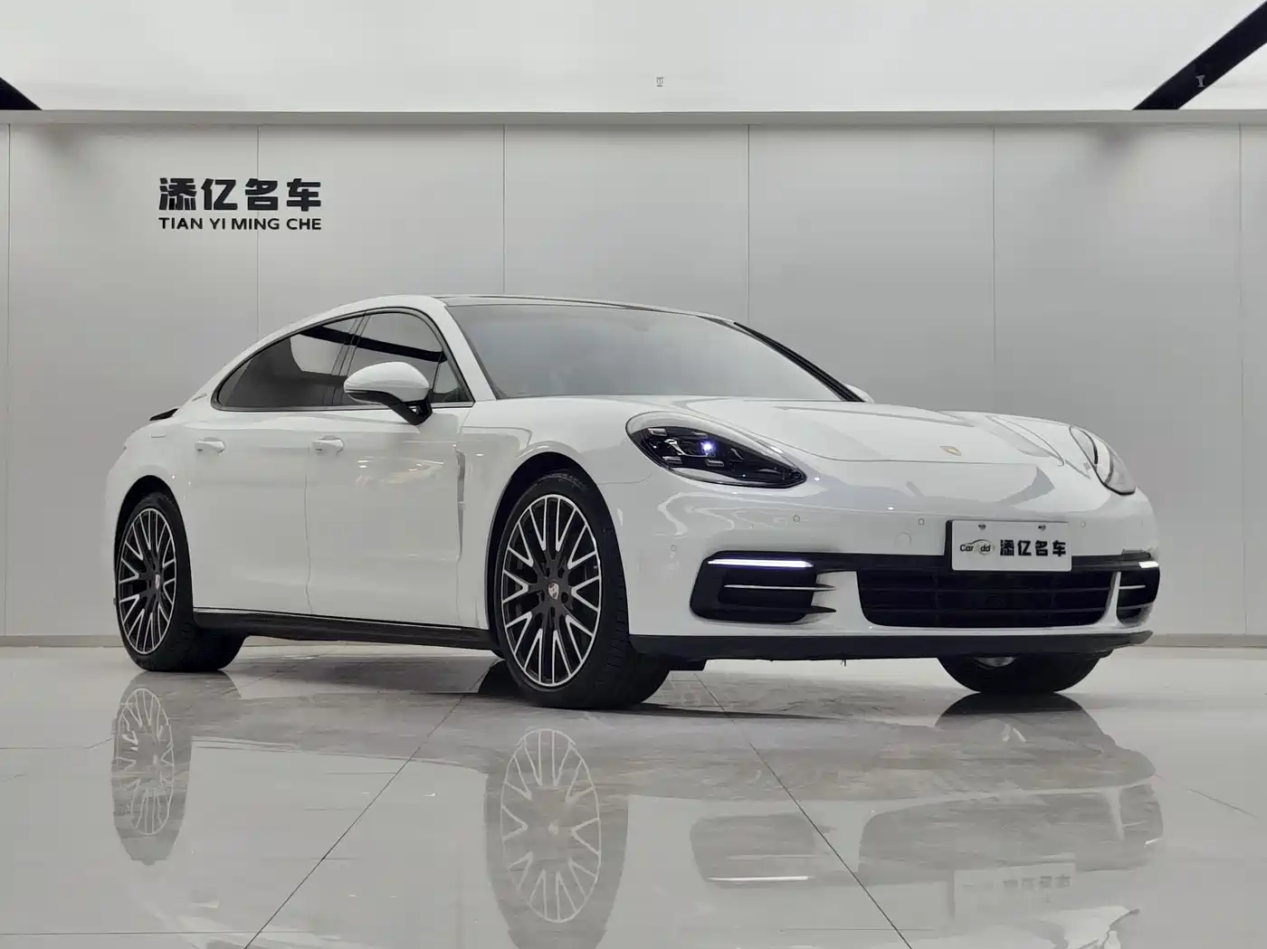 Porsche Panamera 2017 Panamera 4 Executive Long Wheelbase 3.0T фото 3
