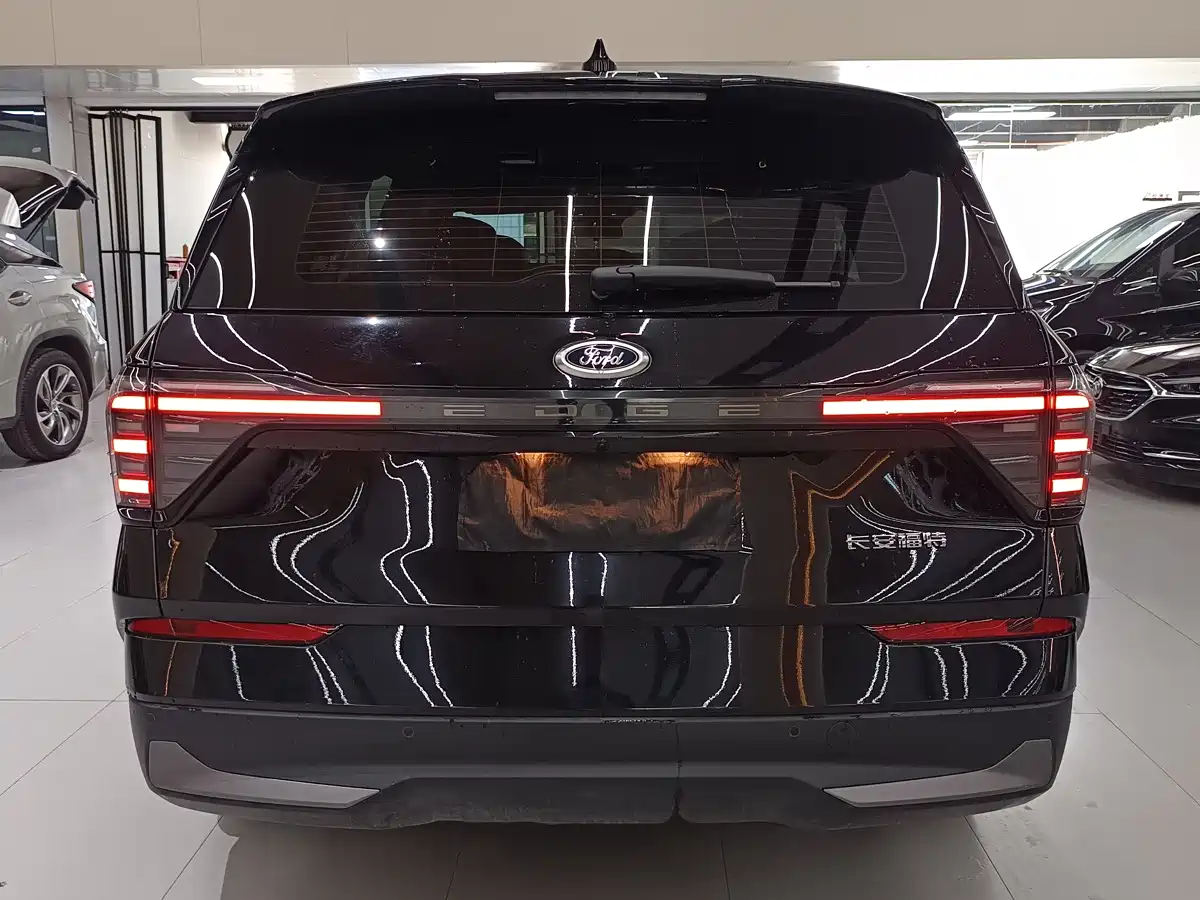 Фото 8 - Ford Edge