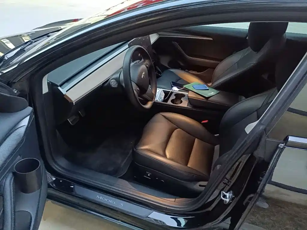 Фото 15 - Tesla Model 3