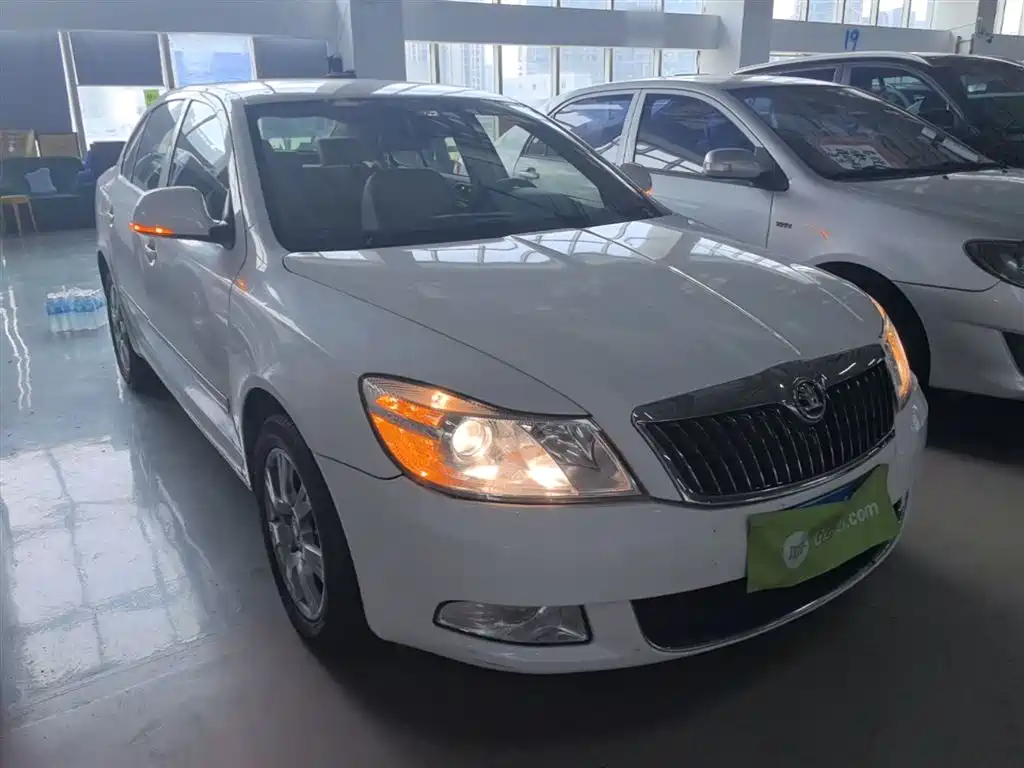 Škoda Octavia 2015 Classic 1.6L Automatic Elite Edition фото 4