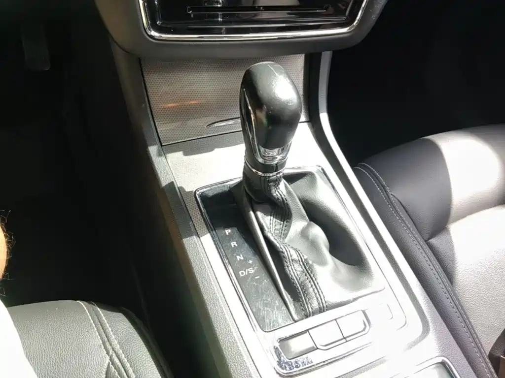 Roewe i6 2018 2018 20T Automatic Flagship Edition