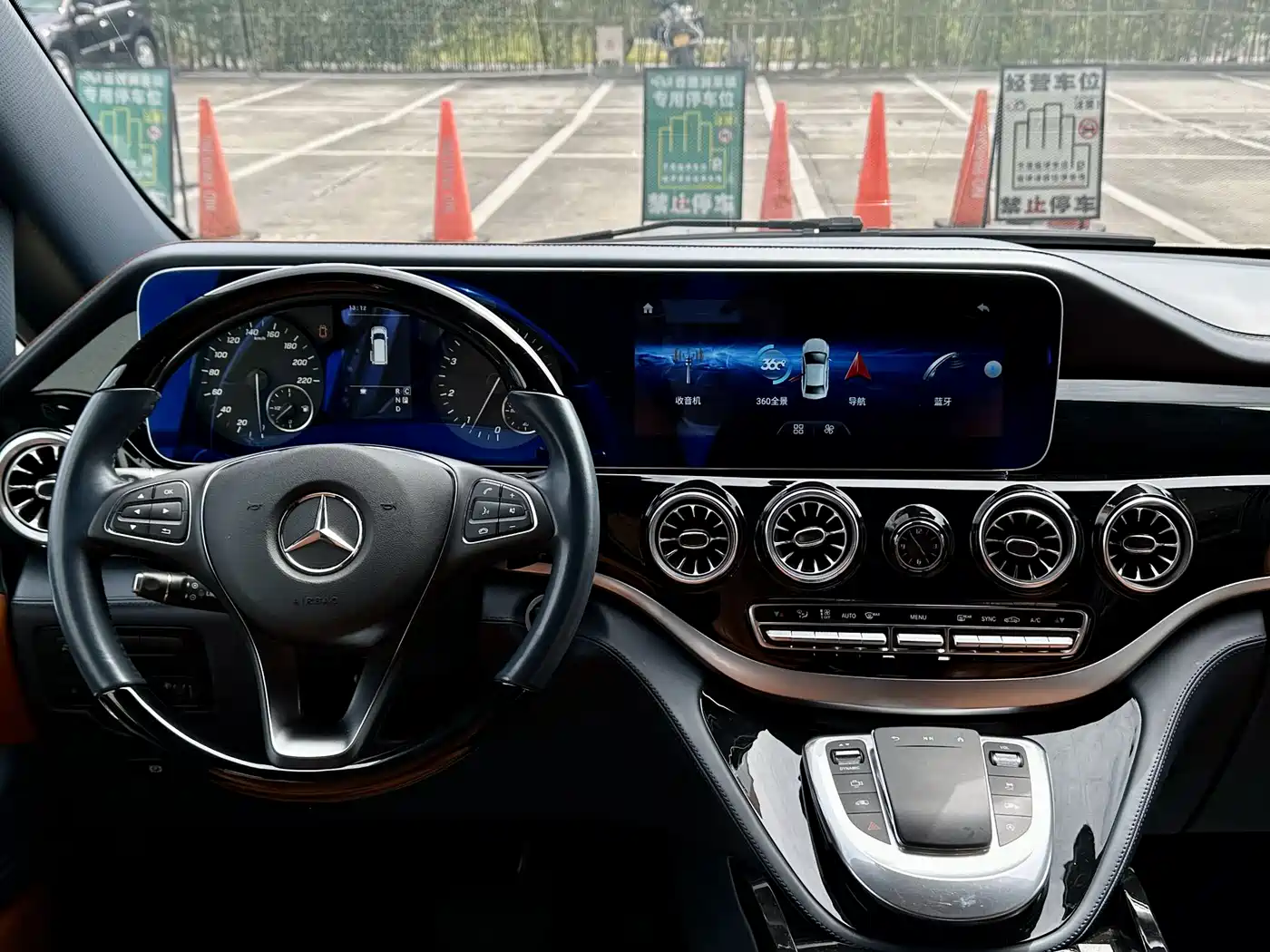 Mercedes-Benz Vito 2023 2.0T Business 7-Seater фото 8
