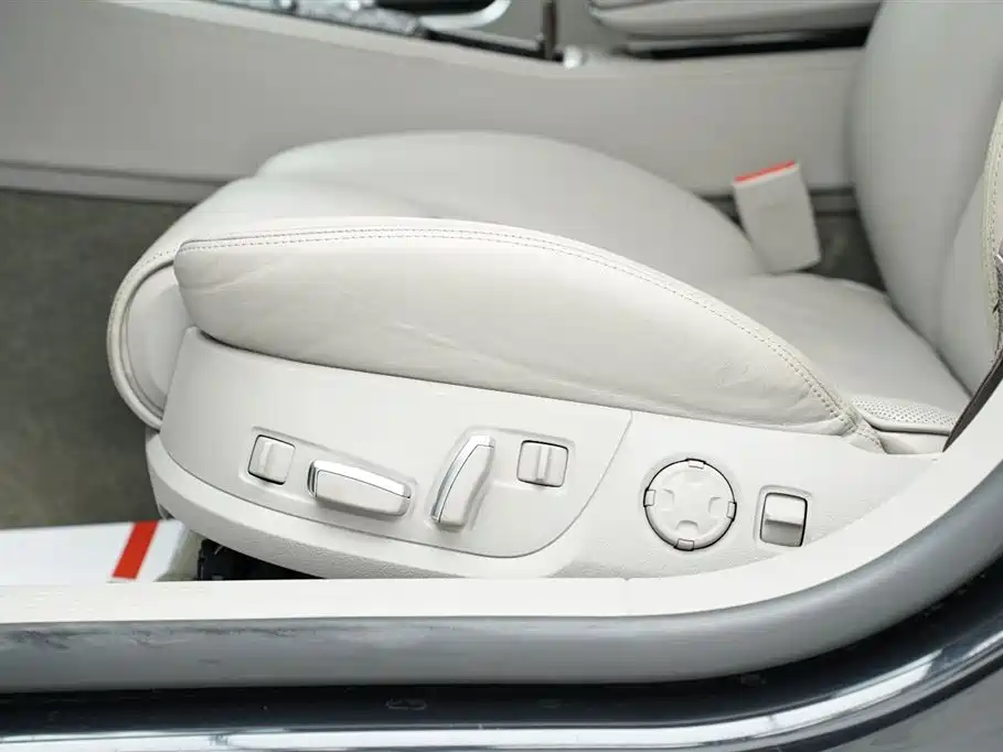 Фото 7 - Audi A8