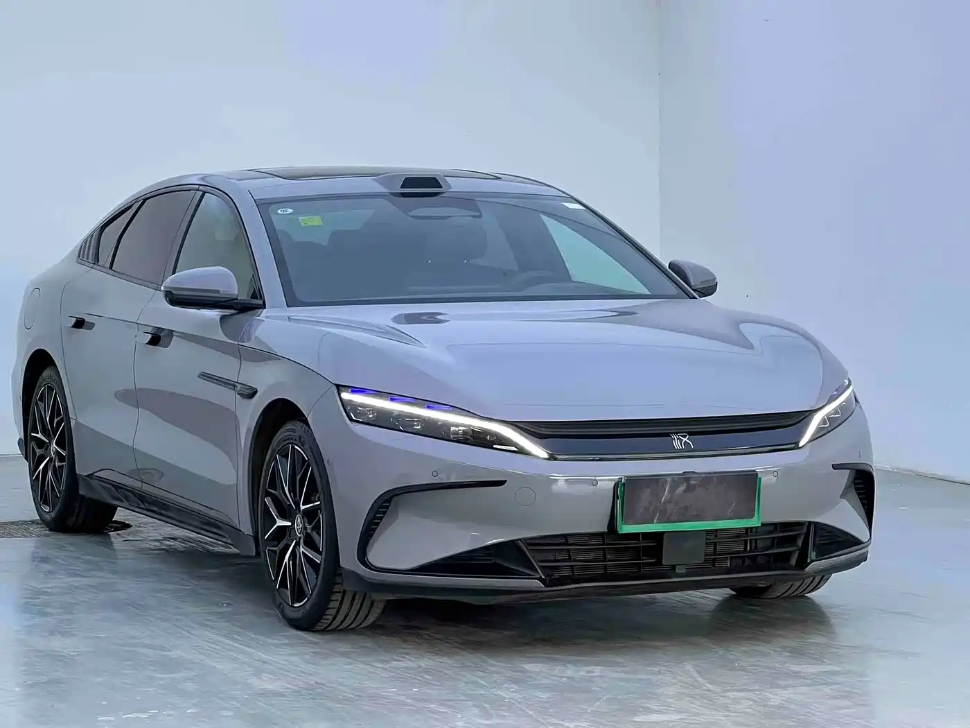 BYD Han 2025 DM-i Smart Driving Edition 125KM Honor фото 3