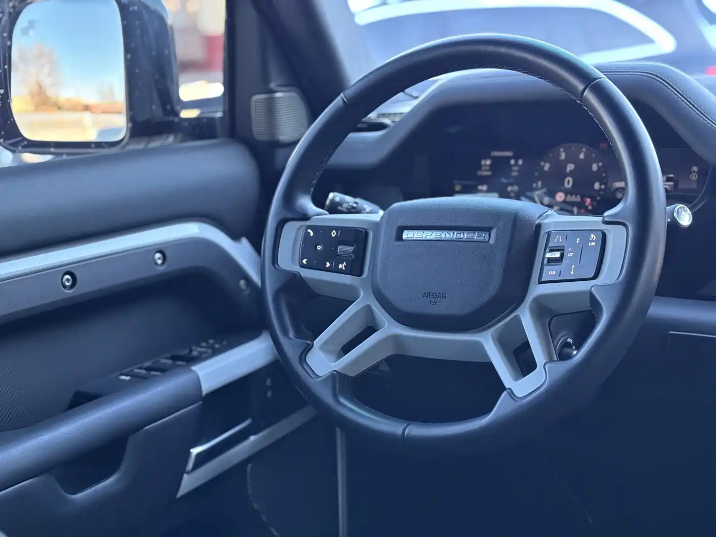 Land Rover Defender 2023 Model 110 3.0T P400 X-DYNAMIC HSE фото 13