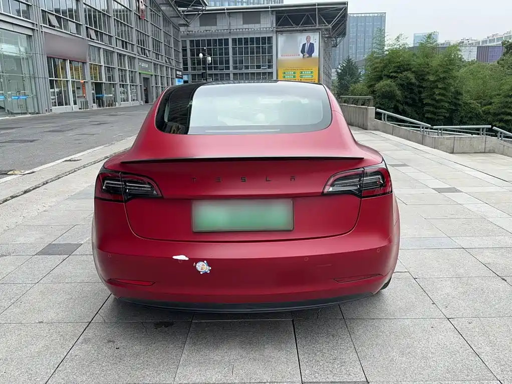 Фото 13 - Tesla Model 3