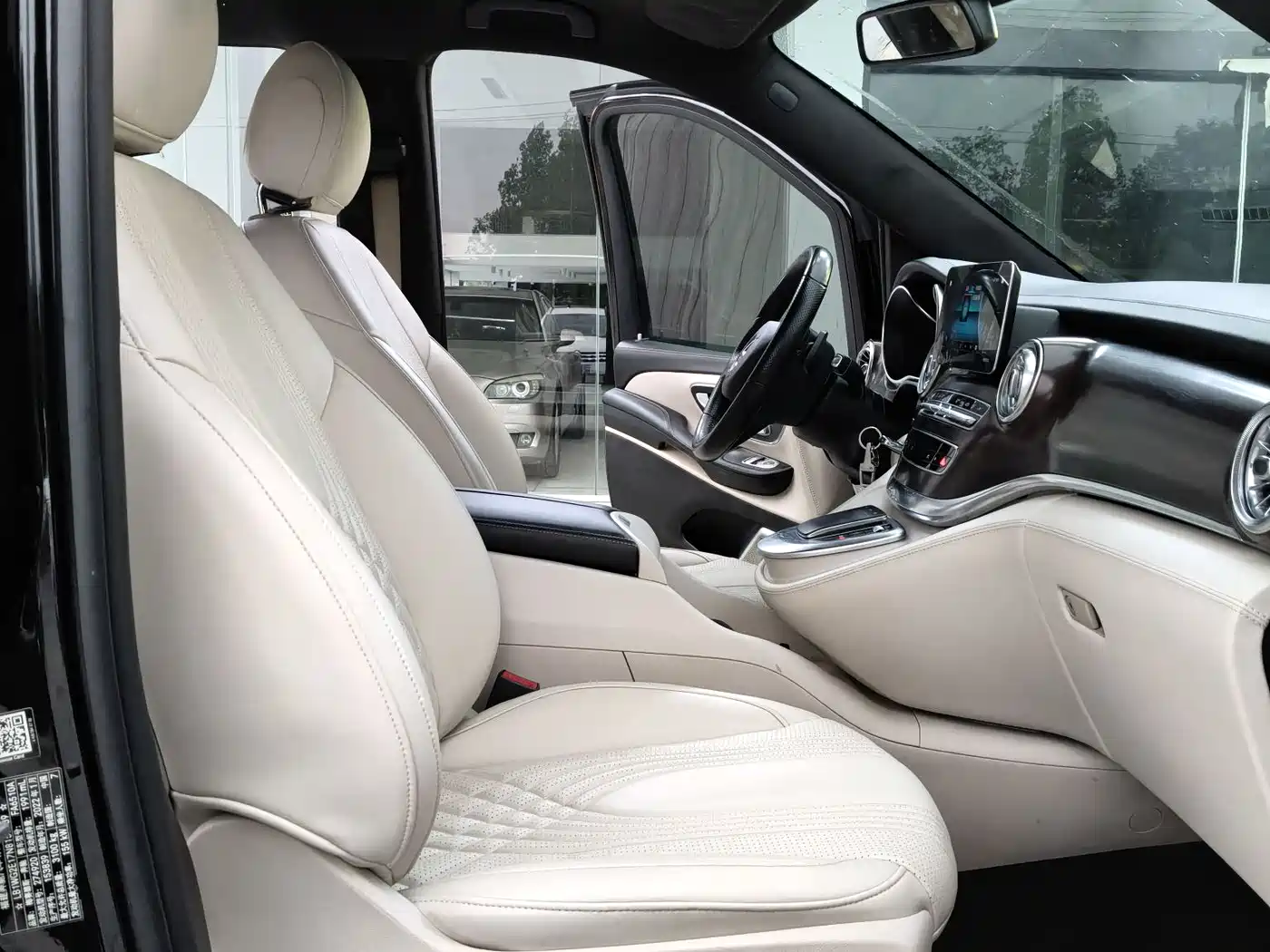 Mercedes-Benz V-Class 2022 V 260 Pilot Edition фото 10