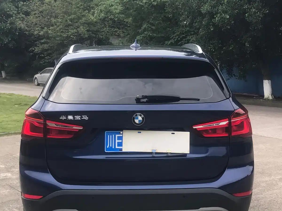 BMW X1 2018 sDrive18Li Premium Model фото 6