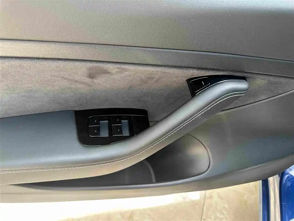 Фото 10 - Tesla Model 3