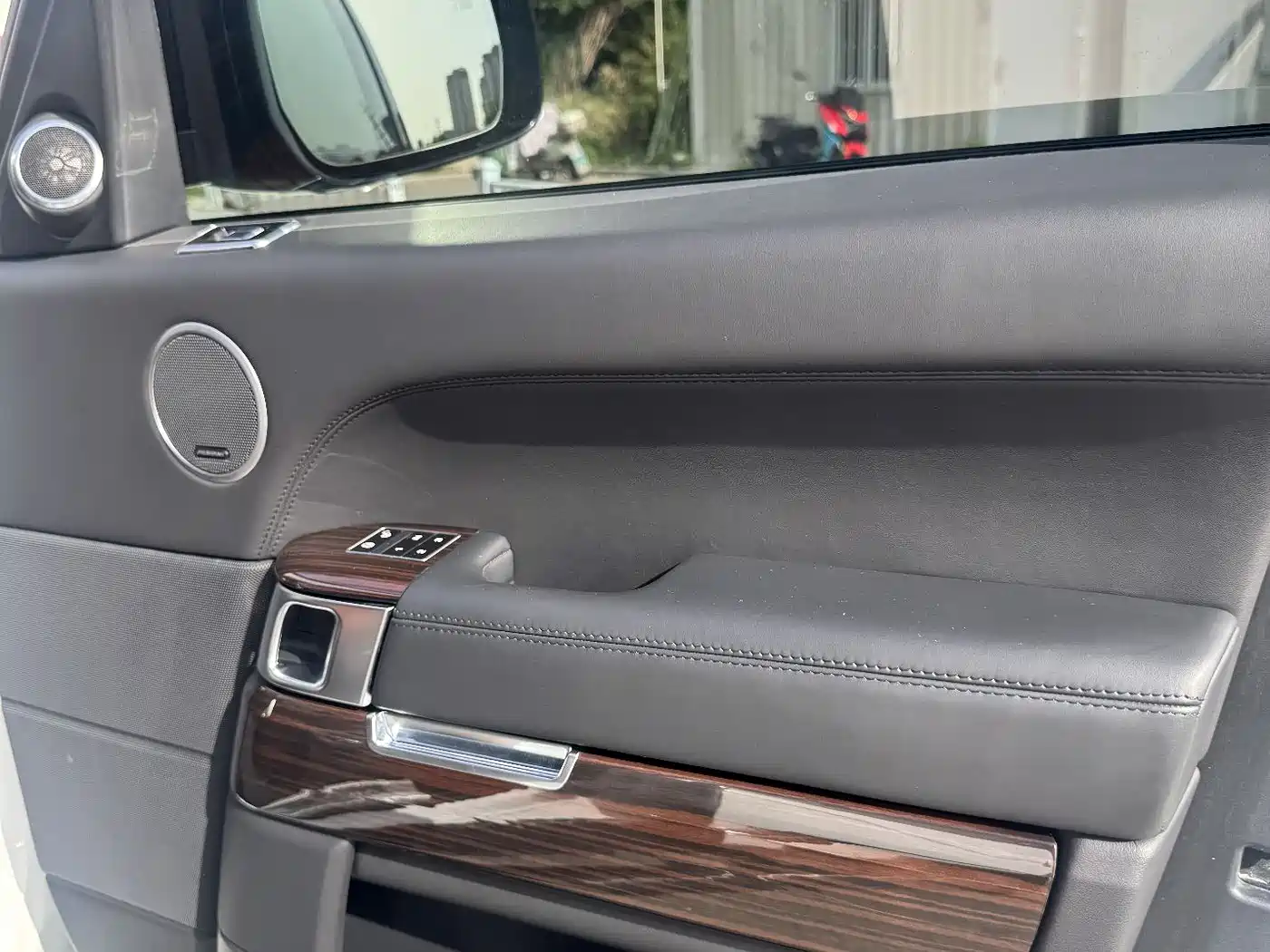 Land Rover Range Rover 2015 3.0 SC V6 Vogue SE Genesis Extended Edition фото 13