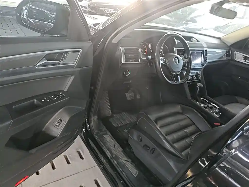 Volkswagen Teramont 2019 380TSI 4WD Luxury Edition China VI фото 16