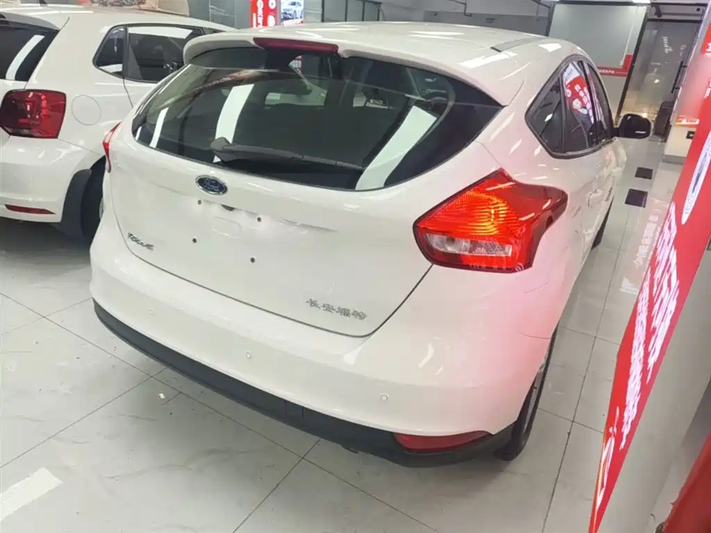 Фото 7 - Ford Focus