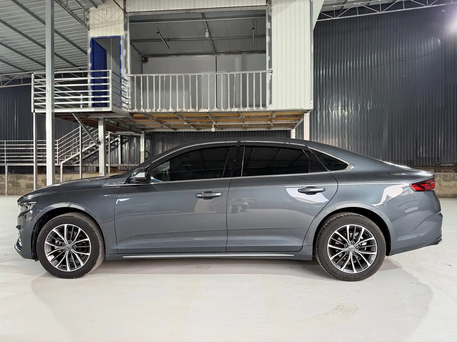 Фото 4 - Geely Preface