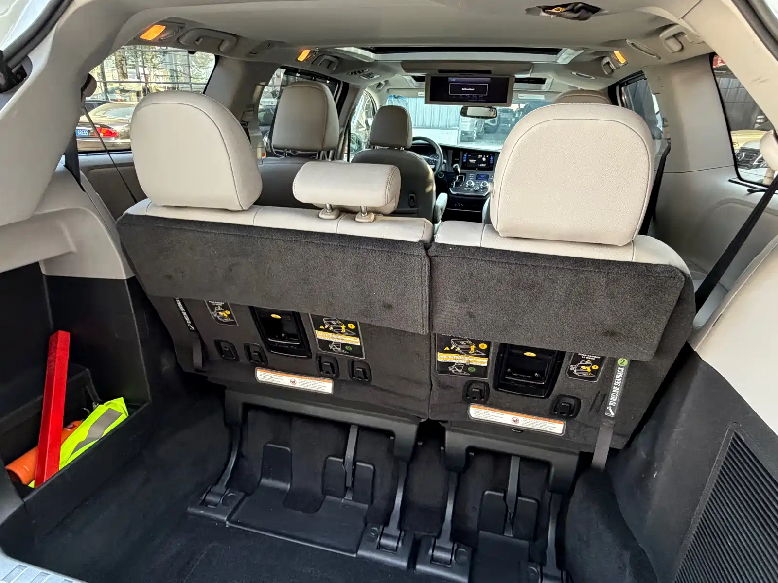 Photo 18 - Toyota Sienna