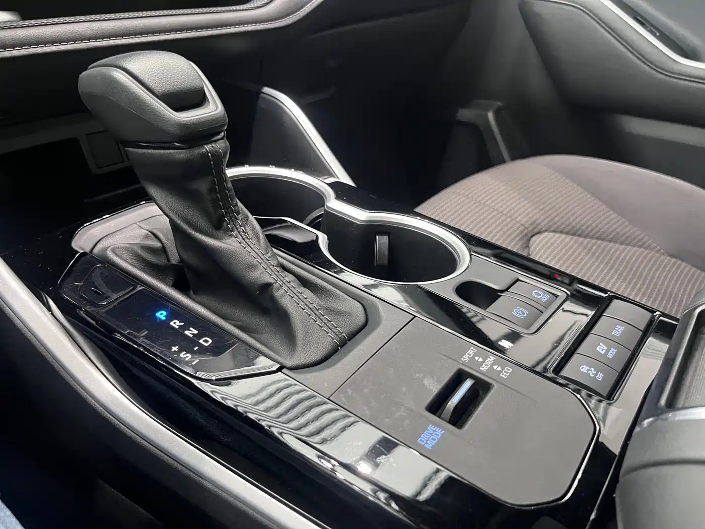 Toyota Crown Kluger 2021 2.5L HEV 4WD Elite фото 18