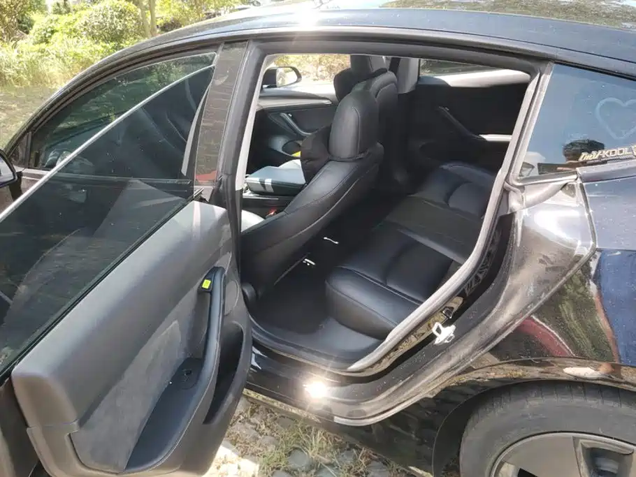 Фото 11 - Tesla Model 3