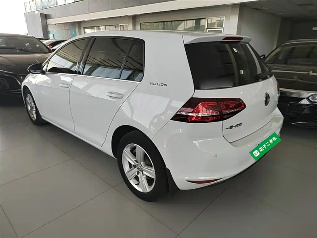 Volkswagen Golf 2017 1.6L Auto Comfort Millionth Edition фото 5