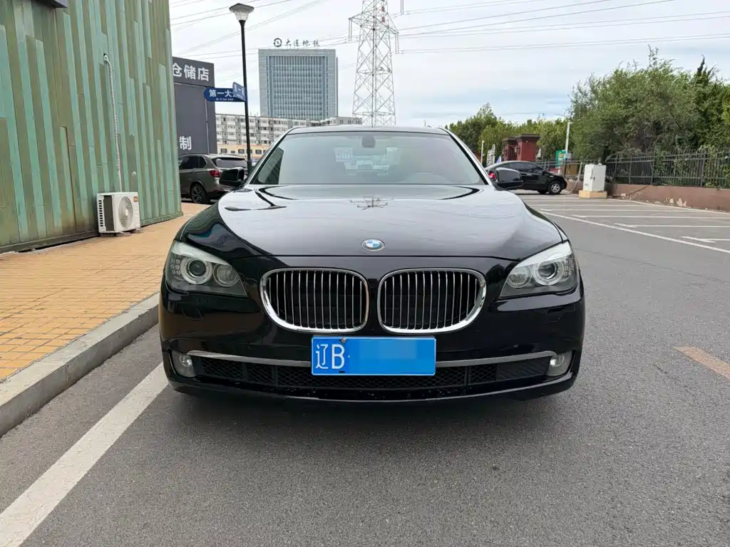Photo 2 - BMW 7 Series