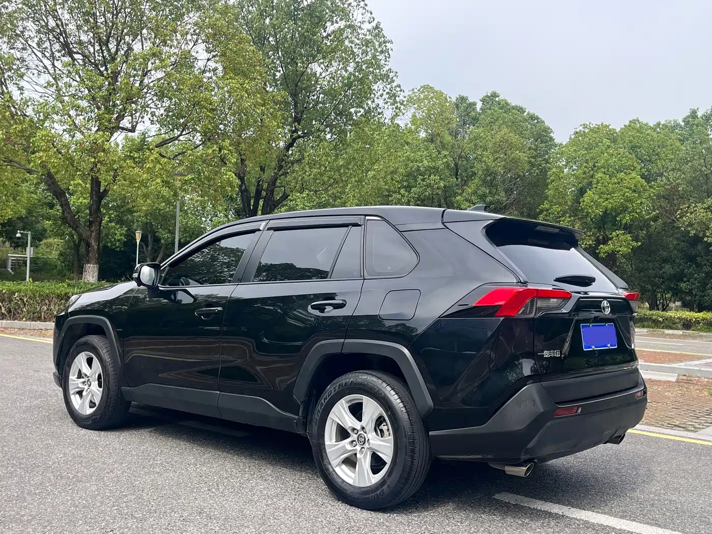 Фото 4 - Toyota RAV4