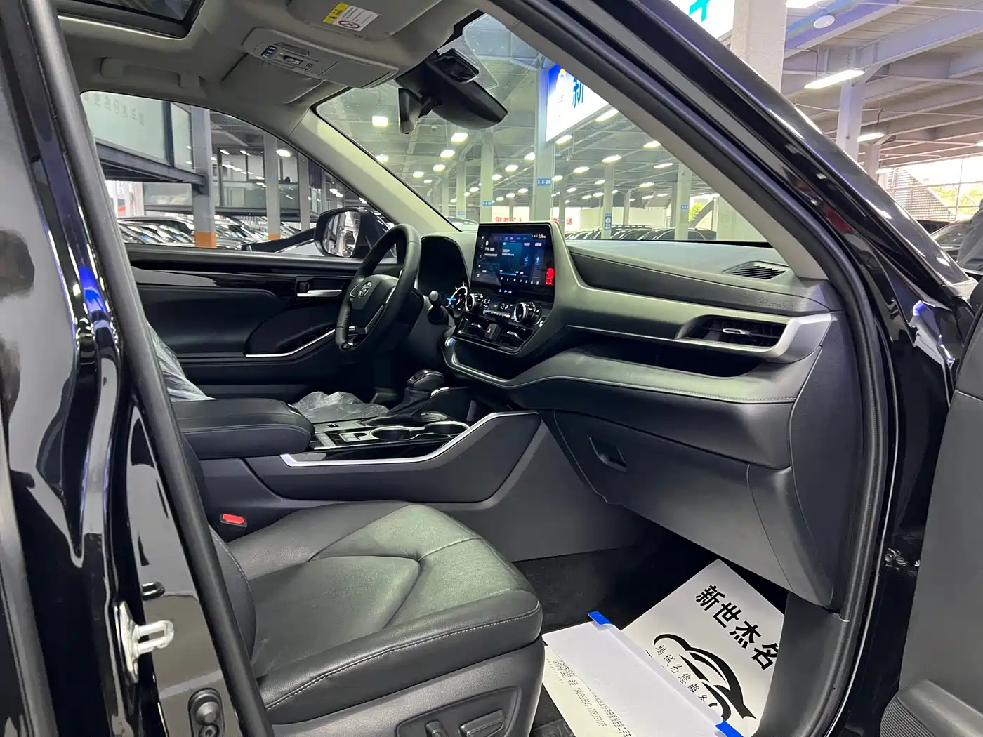 Toyota Highlander 2022 Model Dual Engine 2.5L 4WD Premium Edition 7-Seater фото 10
