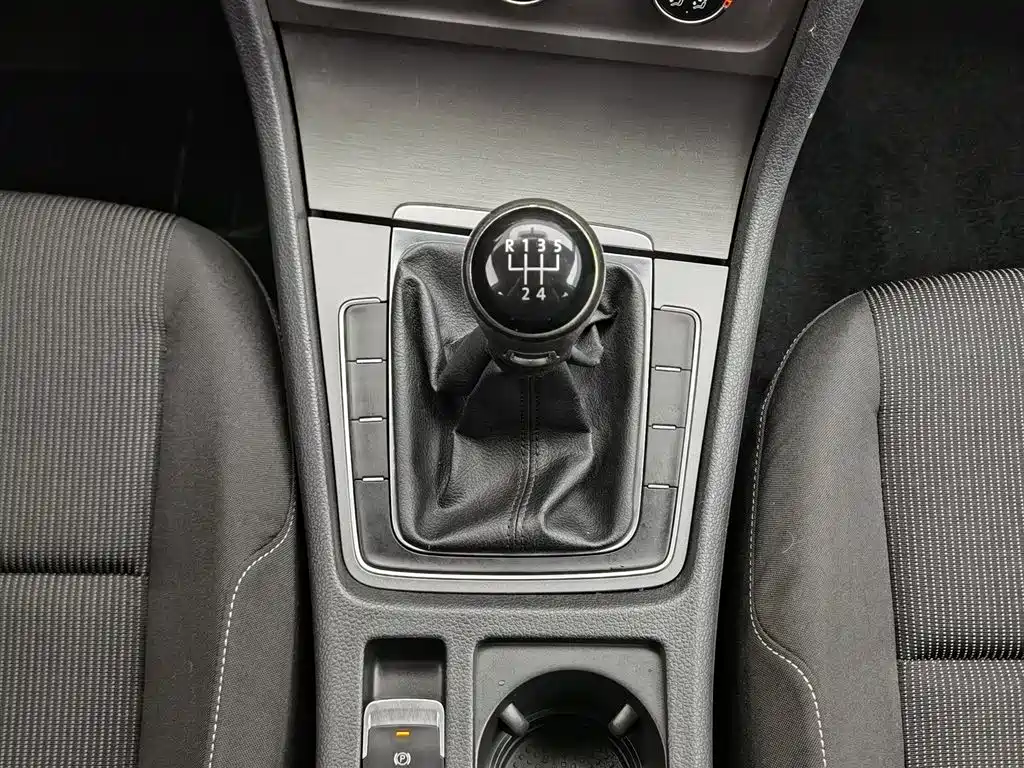 Volkswagen Golf 2014 1.6L Manual Fashion Type фото 13