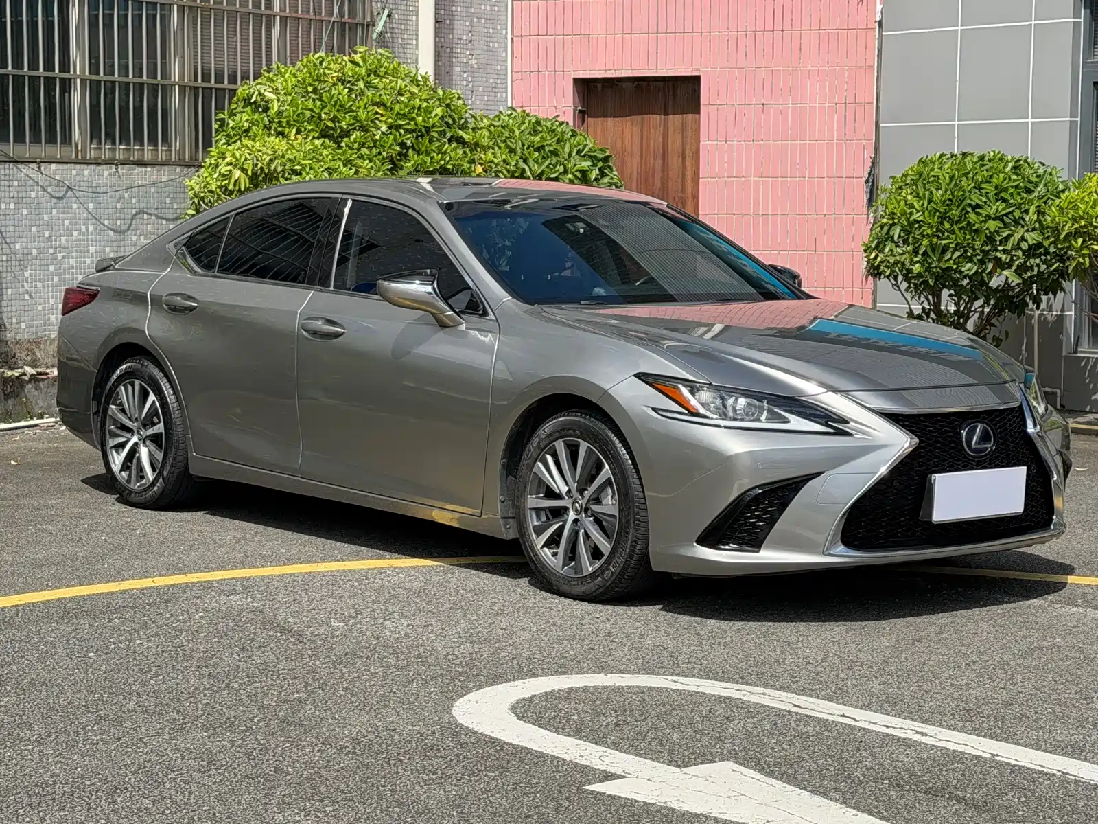 Фото 3 - Lexus ES