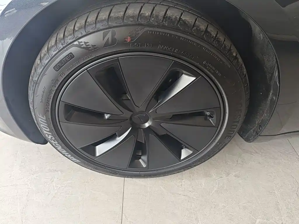 Фото 23 - Tesla Model 3
