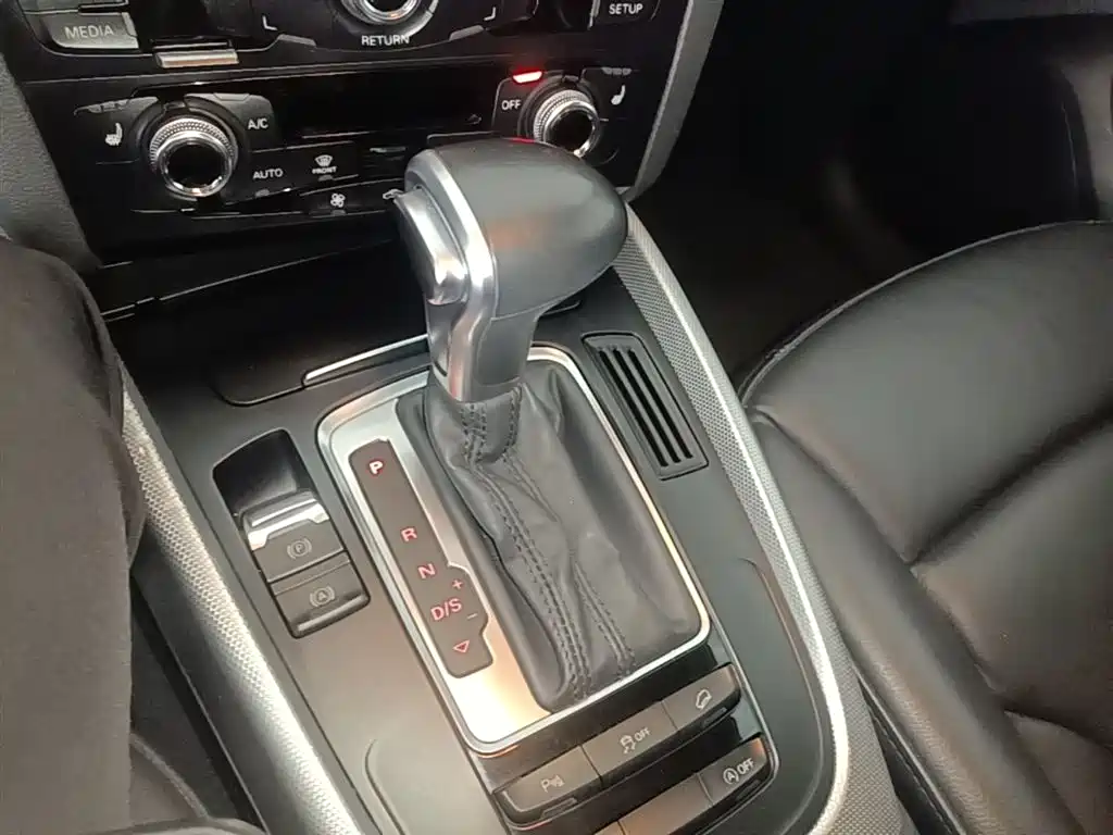 Audi Q5 2015 40 TFSI Technology фото 14