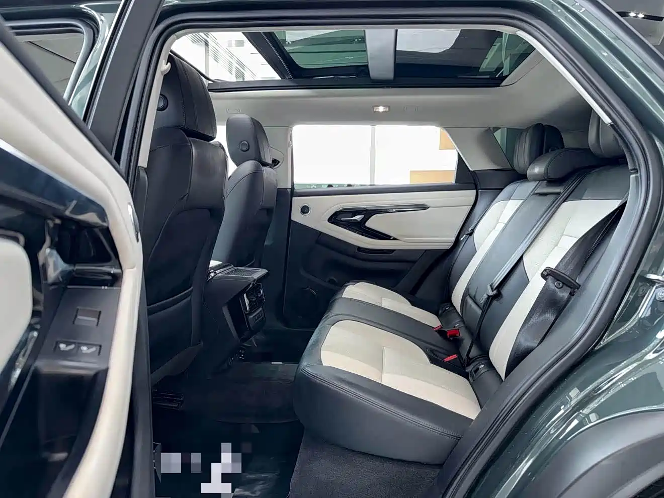 Land Rover Range Rover Evoque 2022 Range Rover Evoque L 249PS R-Dynamic Luxury Edition фото 5