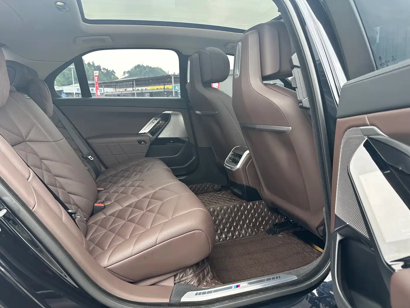 BMW 7 Series 2023 Model 735Li M Sport Package фото 13