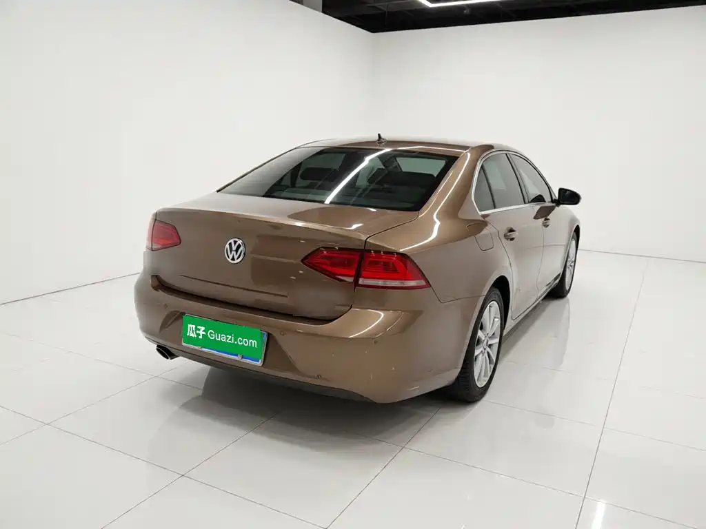 صورة 6 - Volkswagen Lamando