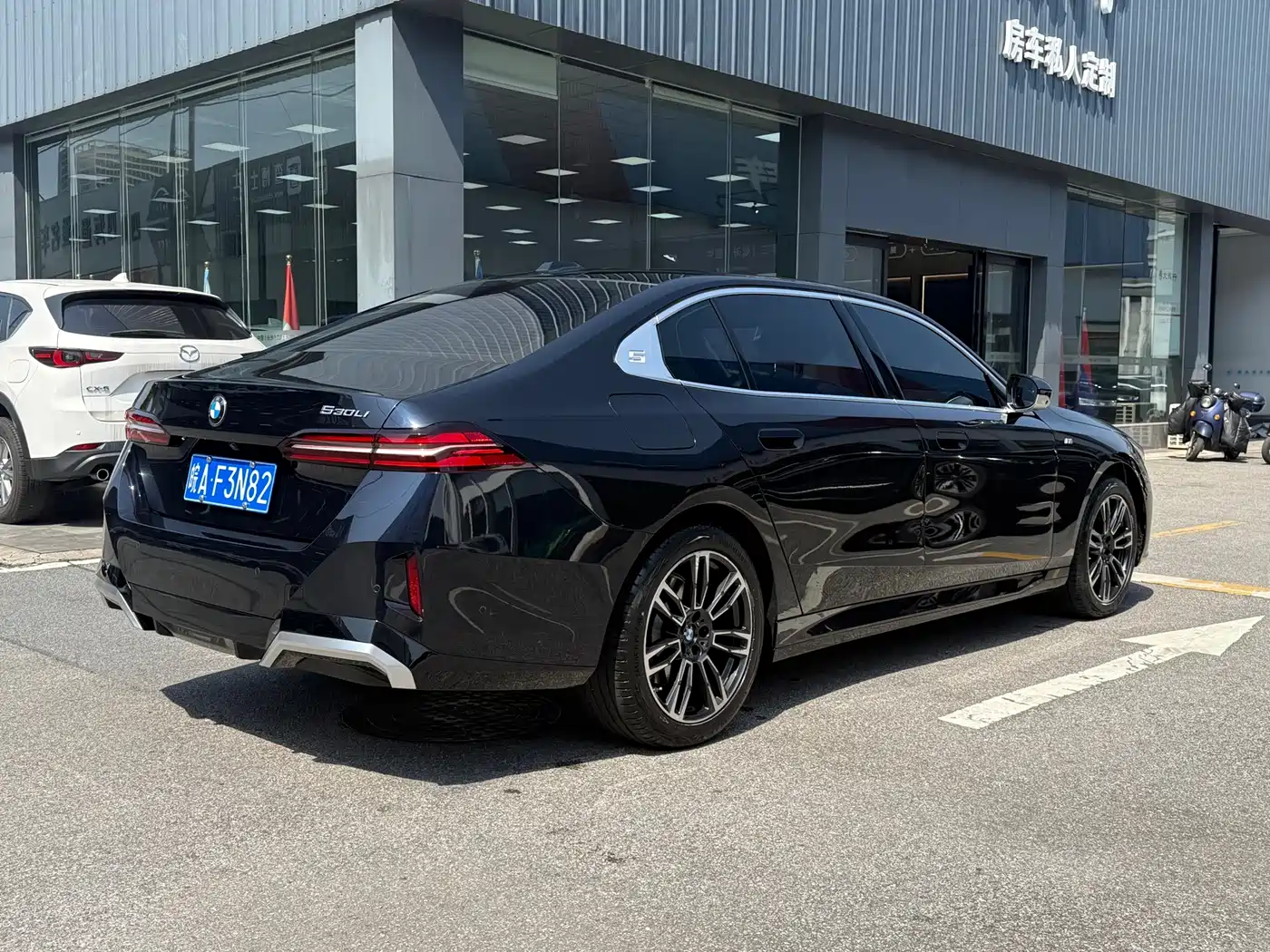 BMW 5 Series 2024 530Li Leading M Sport Package фото 14