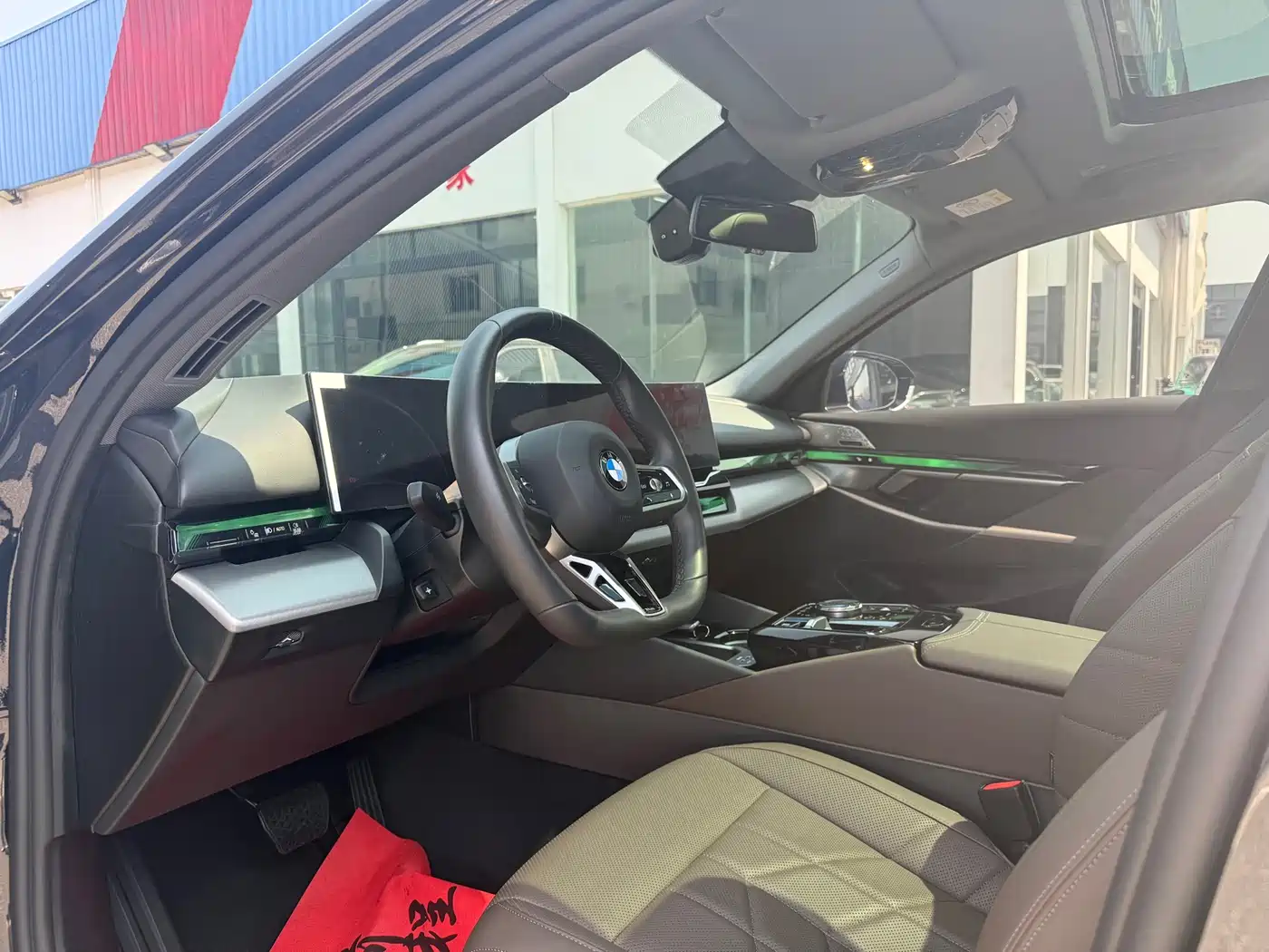 BMW 5 Series 2024 530Li Leading M Sport Package фото 4