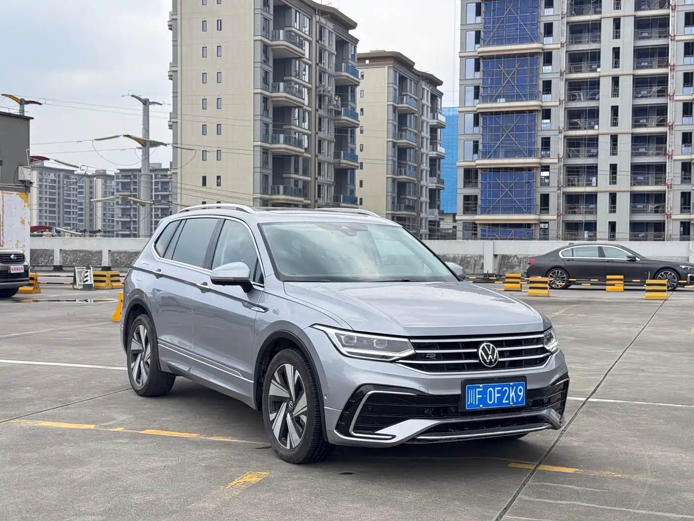 Volkswagen Tiguan L 2023 Facelift 330TSI Auto FWD R-Line Premium фото 3