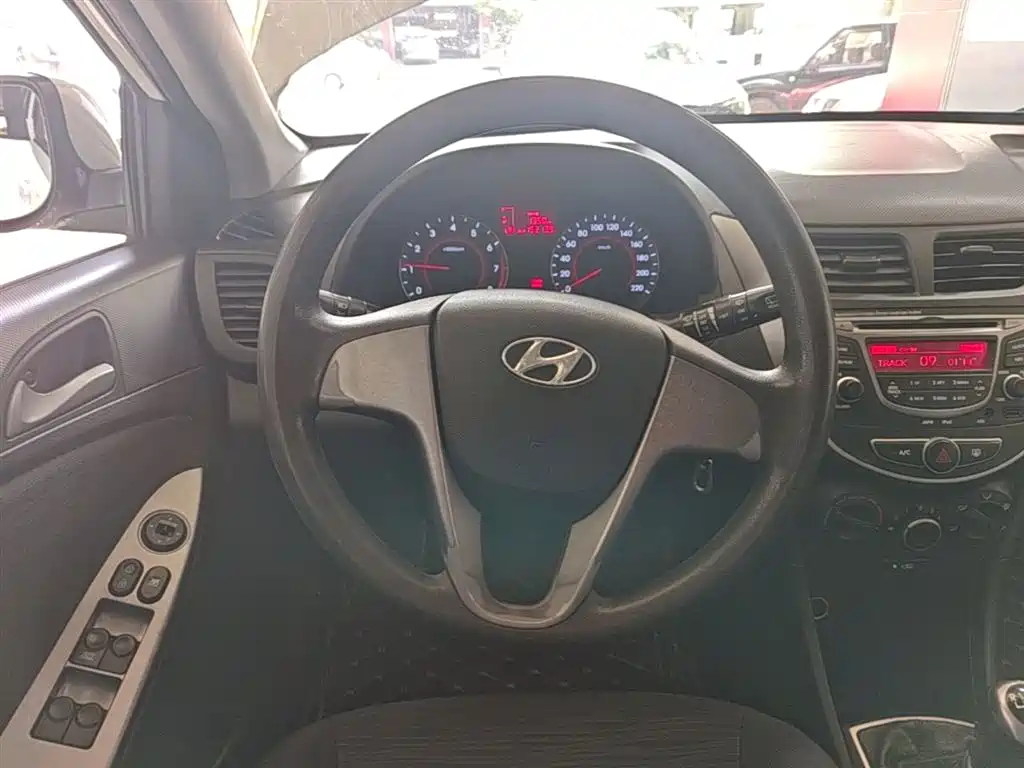 Hyundai Reina 2014 1.4L Manual GLX фото 11