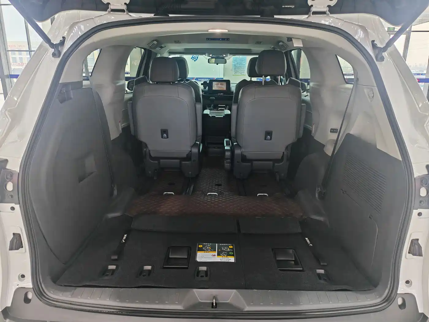 Toyota Granvia 2023 2.5L Hybrid Comfort Edition фото 25
