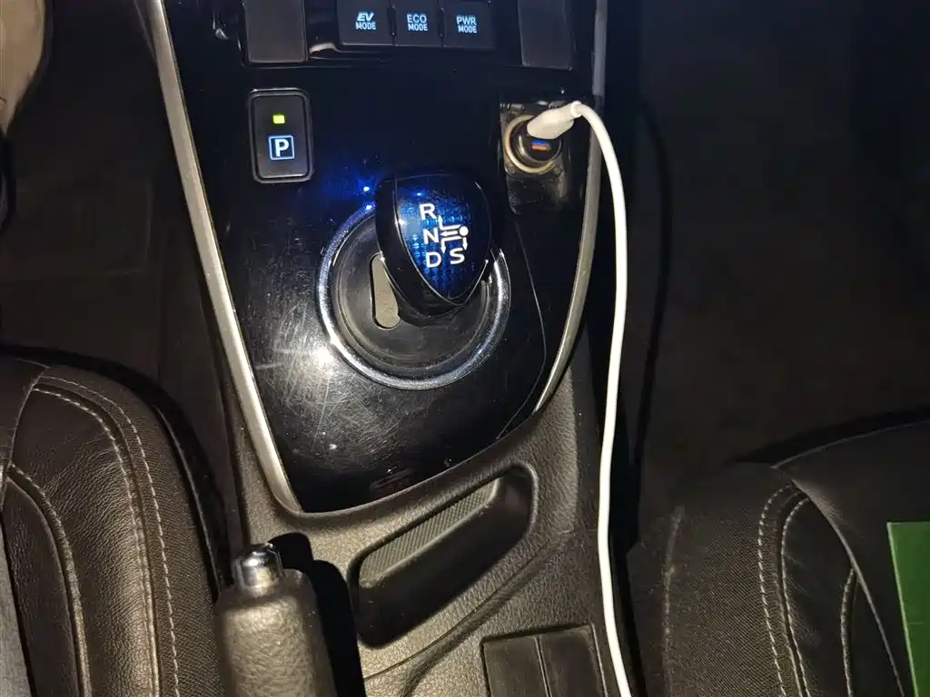 Toyota Corolla 2017 Facelift Hybrid 1.8L E-CVT Elite Edition фото 7