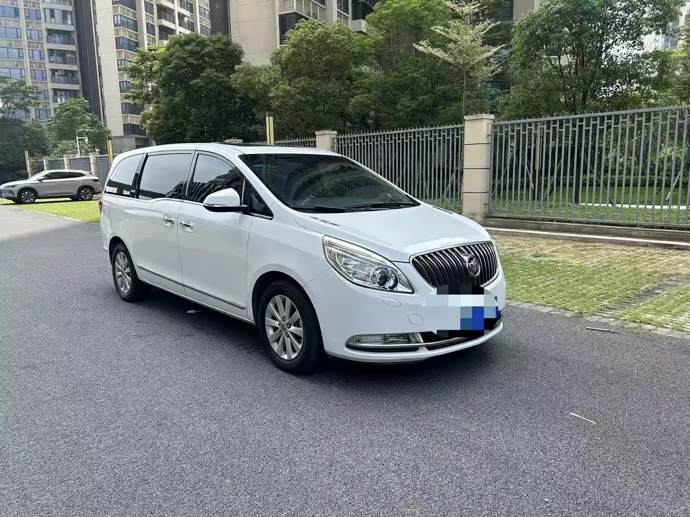 Buick GL8 2014 2.4L LT Luxury Business Executive фото 3