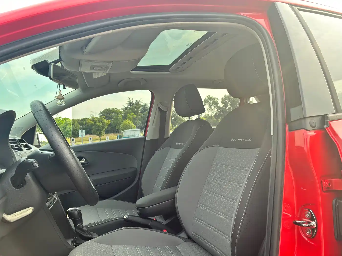 Volkswagen Polo 2014 1.6L Cross Polo Automatic фото 14
