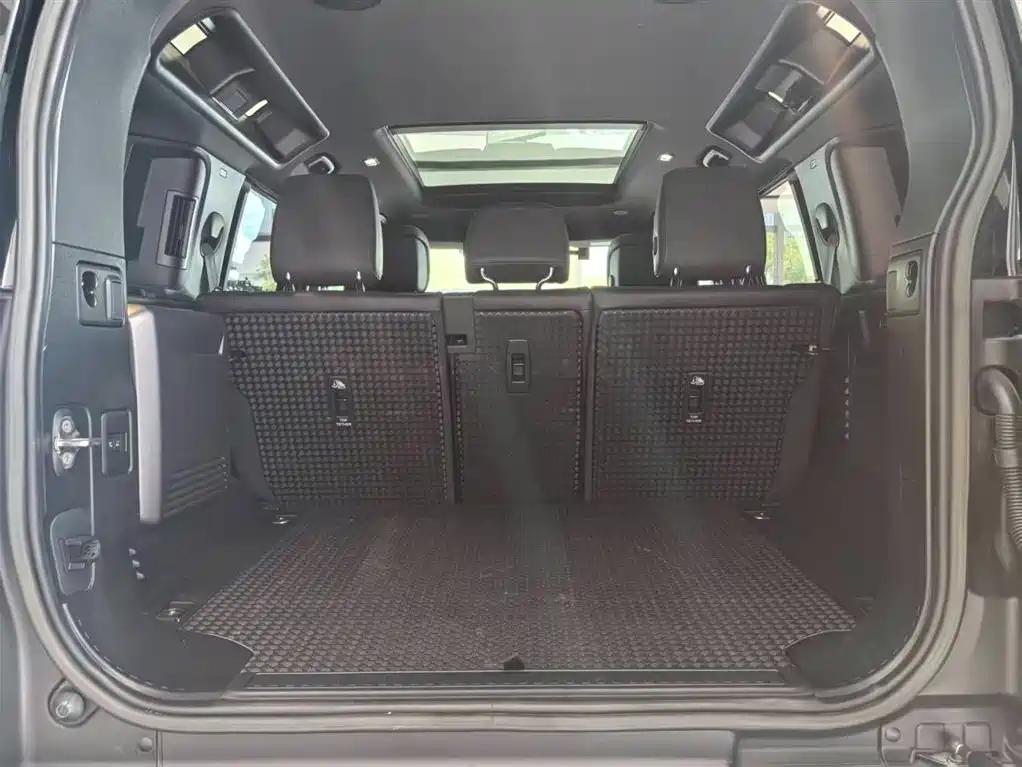 Land Rover Defender 2023 Facelift 110 5.0T V8 фото 17