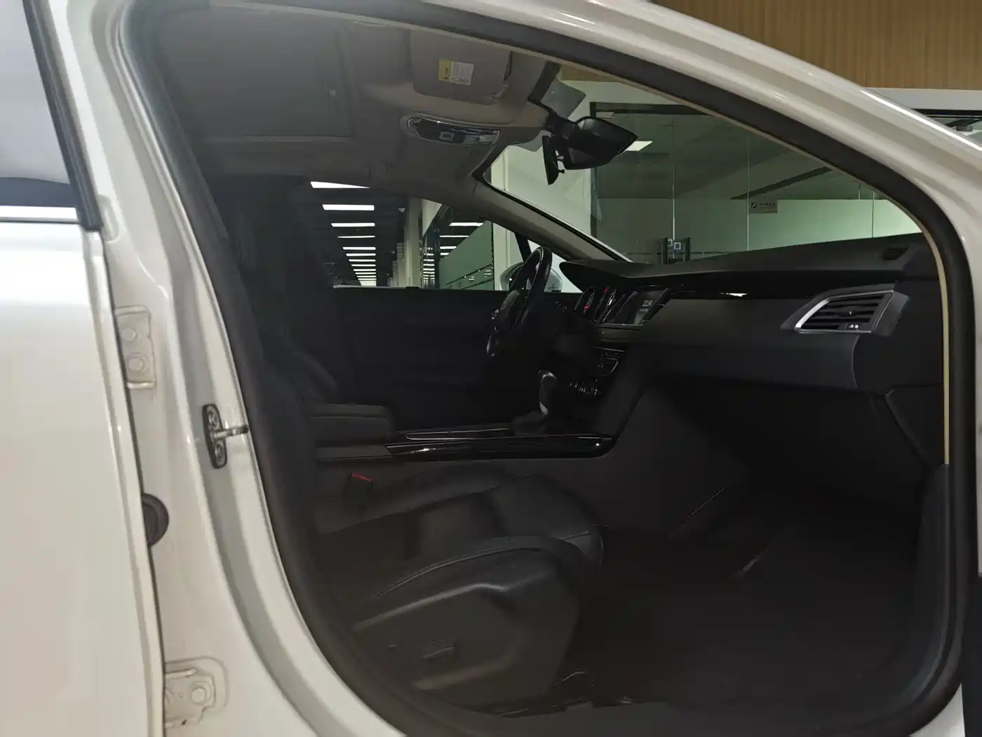 Peugeot 508 2015 1.8THP Auto Excellence Edition фото 16