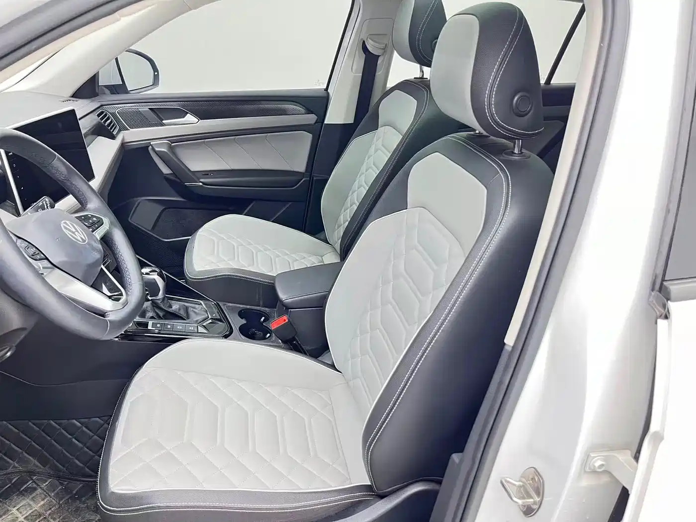 Volkswagen Tayron 2023 280TSI 2WD Luxury Plus Advanced Edition фото 10