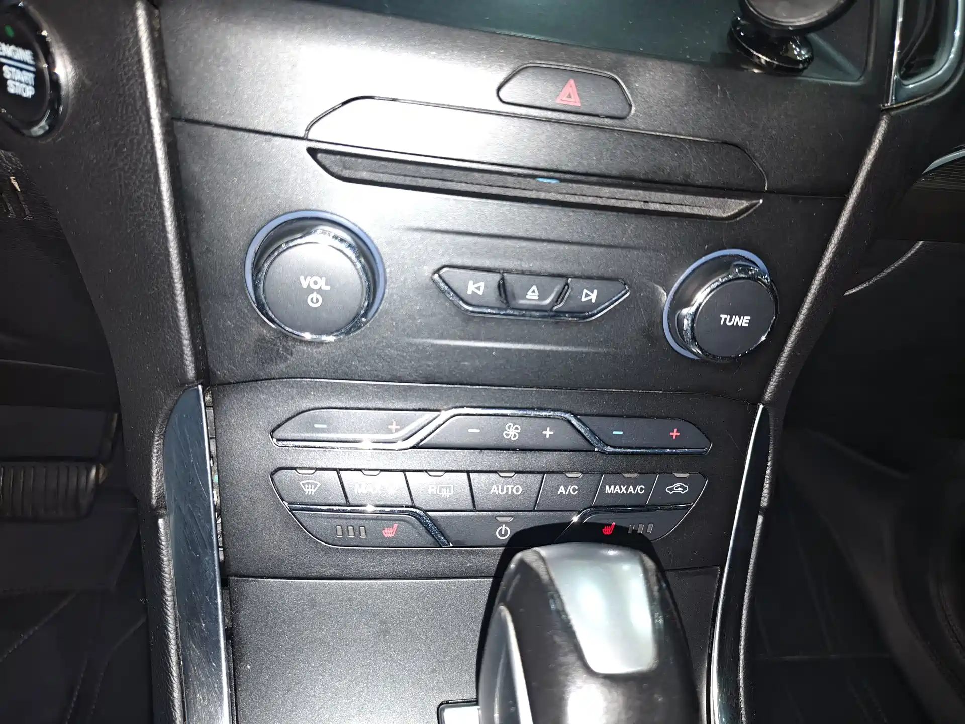 Фото 8 - Ford Edge