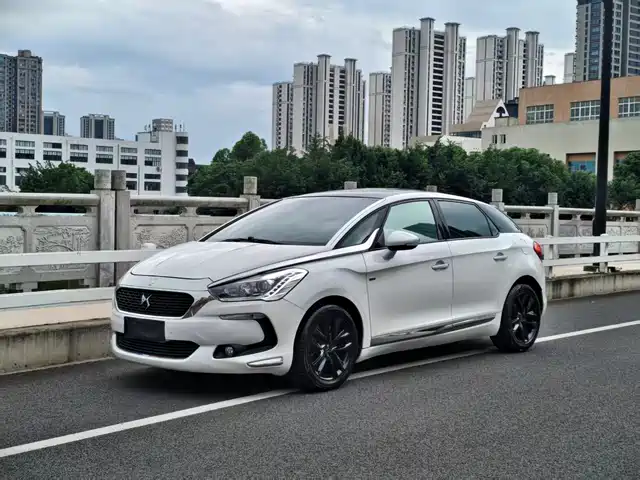 DS DS 5 2015 1.8T Luxury THP200