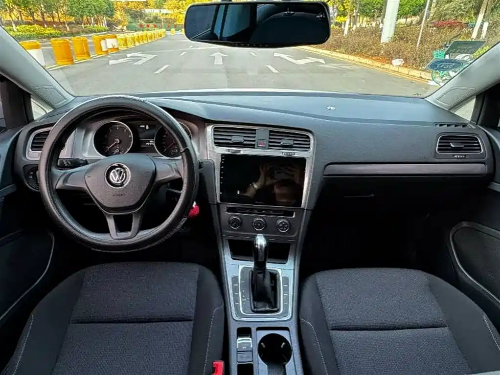 Volkswagen Golf 2016 1.6L Automatic Fashion фото 4