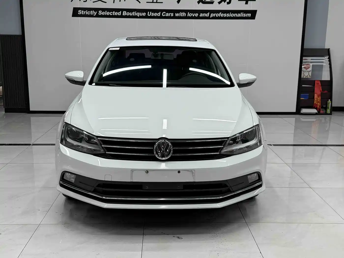 Volkswagen Sagitar 2015 1.6L Automatic Comfort фото 2