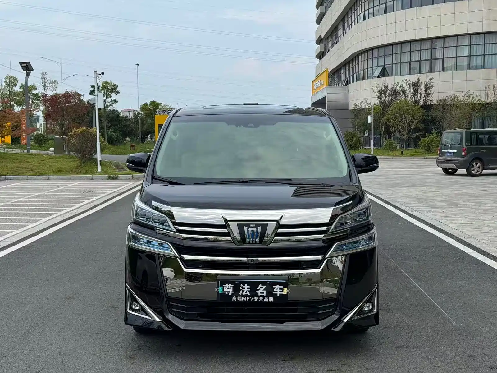Фото 2 - Toyota Vellfire