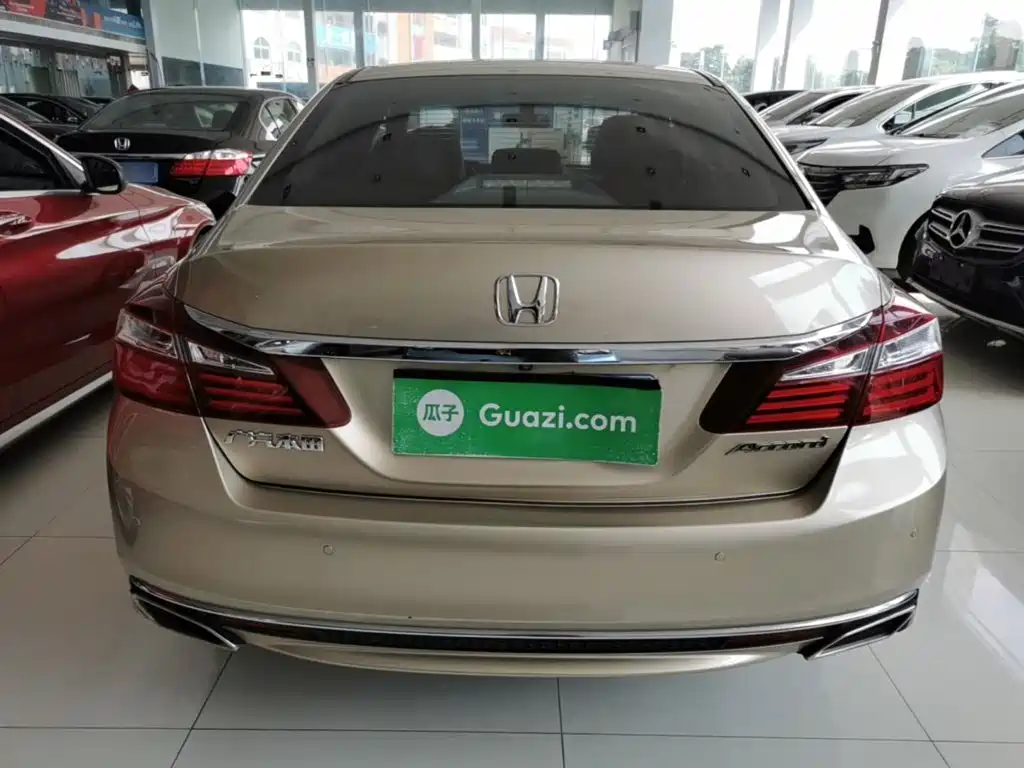 Фото 6 - Honda Accord
